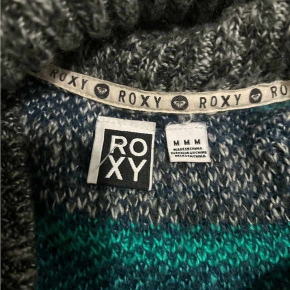 Roxy Cozy Cardigan with Aztec Print. Medium - Picture 3 of 5